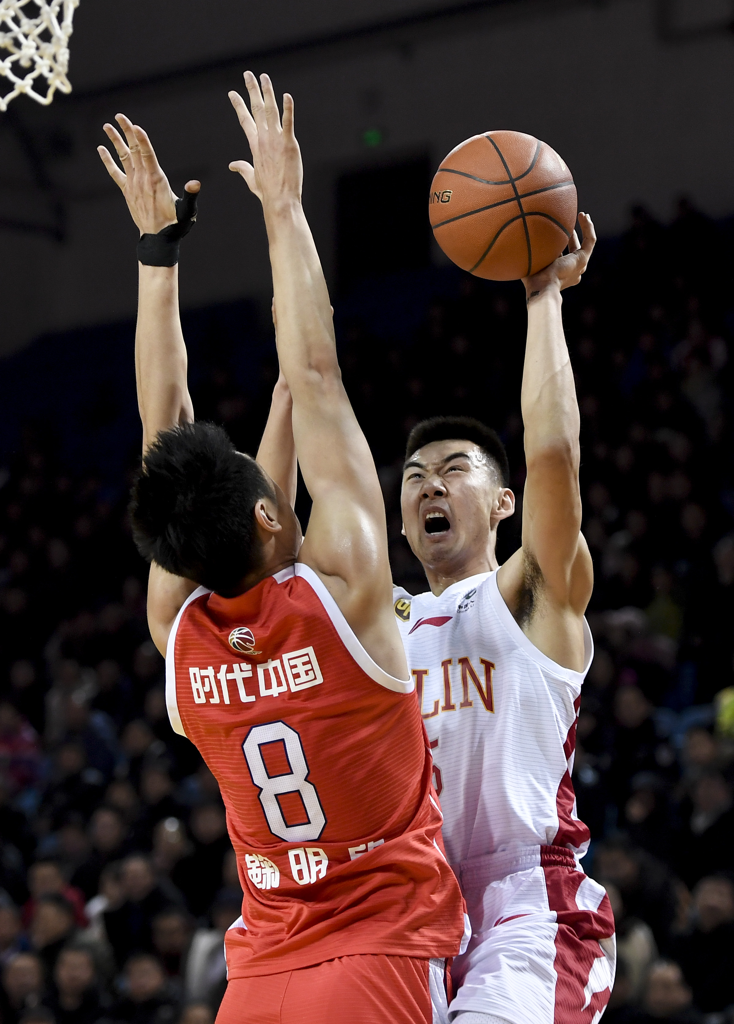 有助于他在 有助于他在