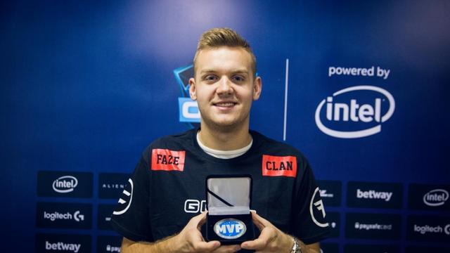 他不只是合 他不只是合